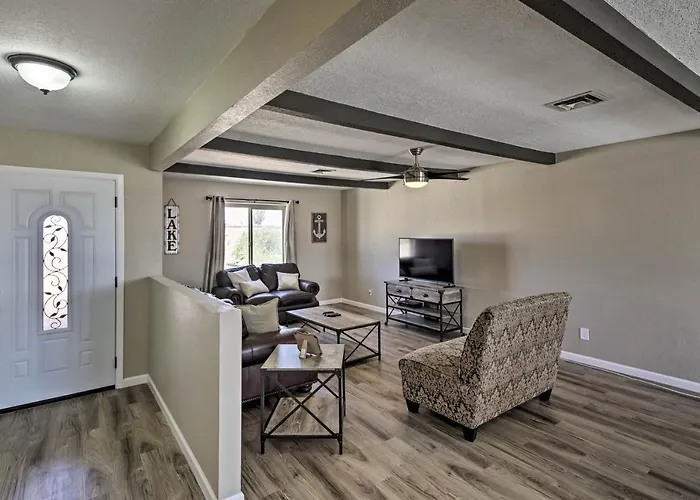 Near Marina: W/ Pool & Views In Havasu!